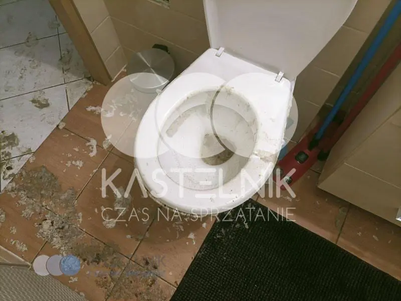 Brudna toaleta w powiecie wrocławskim.